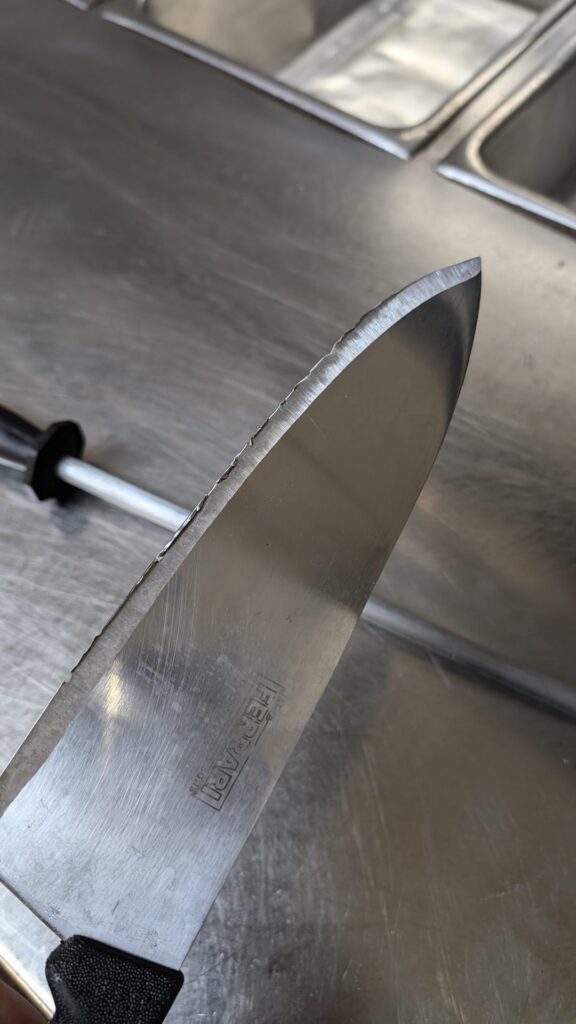 Theories on what the cooks did to this poor knife? I'm baffled 😅