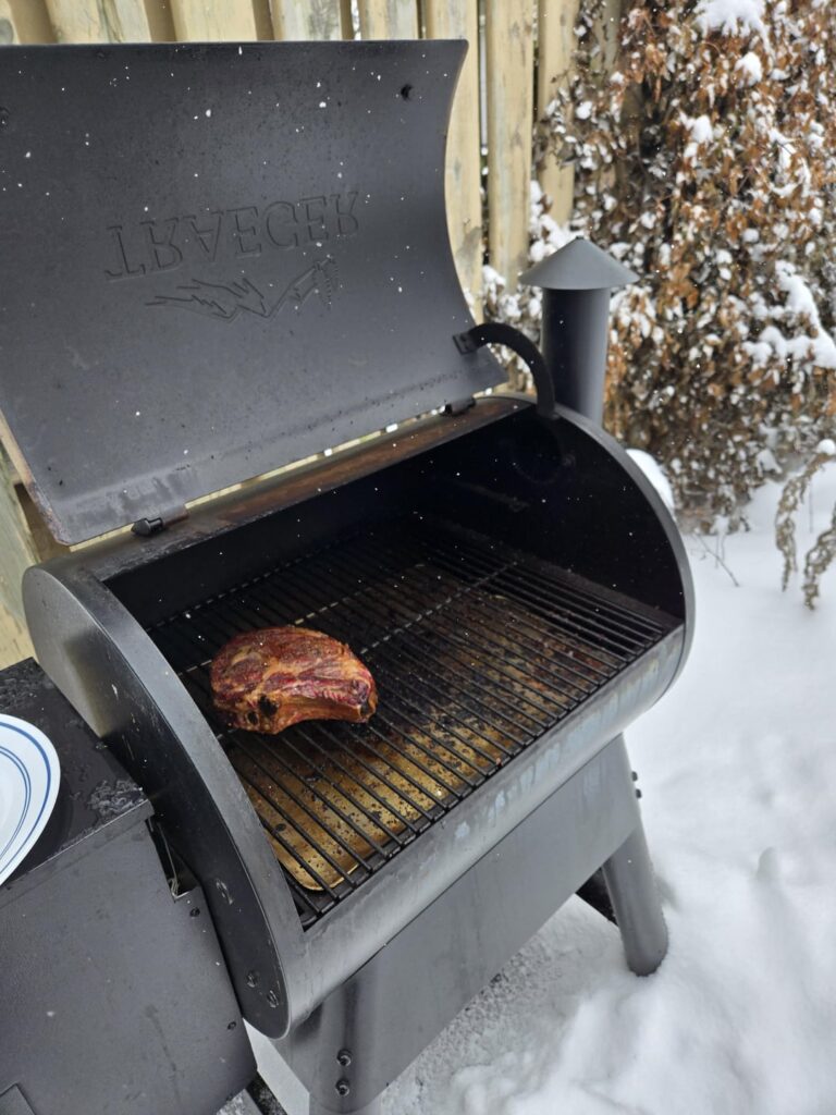 20°F and 5" of snow couldn't stop me from smoking this beautiful 2 1/2lb prime rib