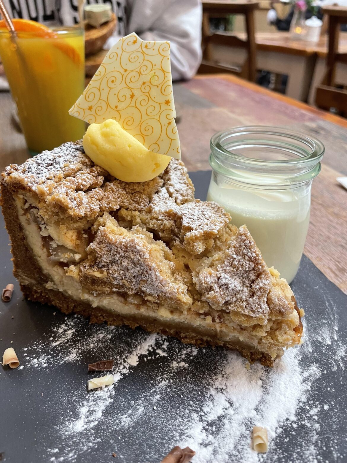 Apple crumble cheesecake