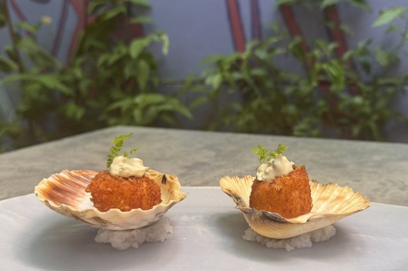 Crumbed scallop with sauce gribiche.