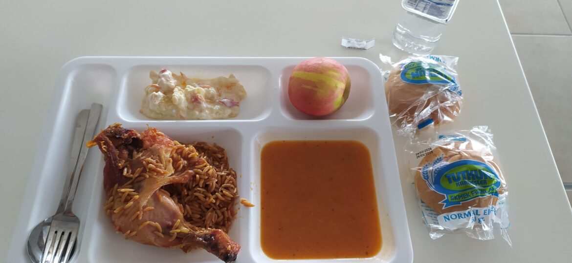 0.66$ Uni Lunch, There are no knives allowed