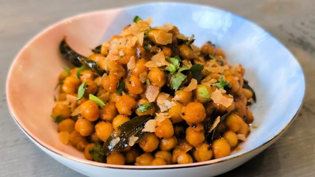Sweet & spicy chickpea Chaat, it's like a street food snack