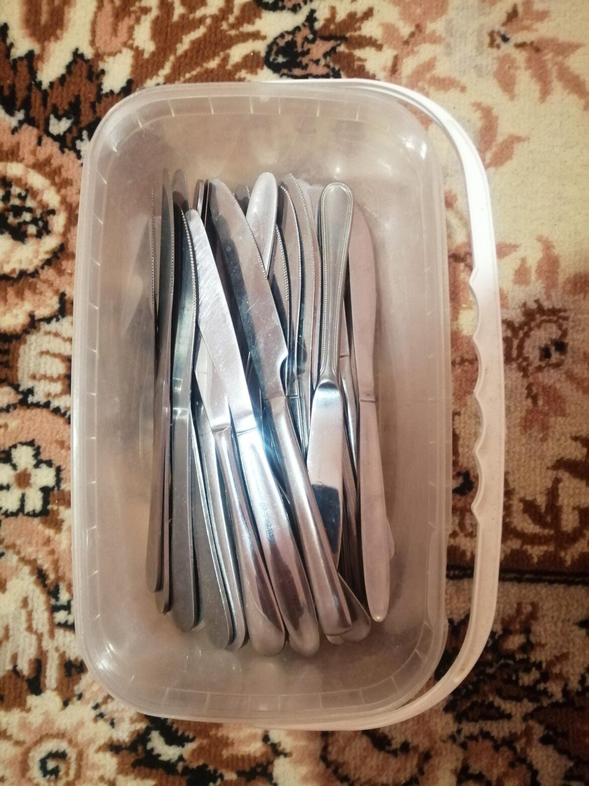 Restaurant i work in gave these away (64 table knives)