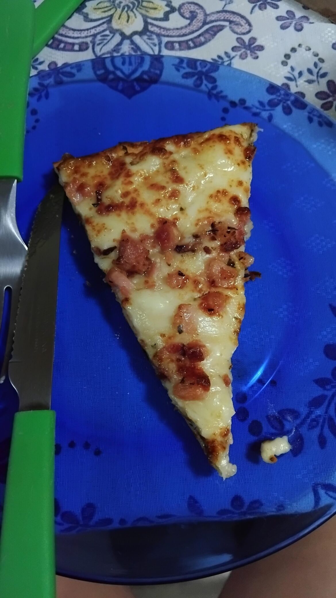 brazilian "kartoffel pizza" (mashed potatoes + bacon)