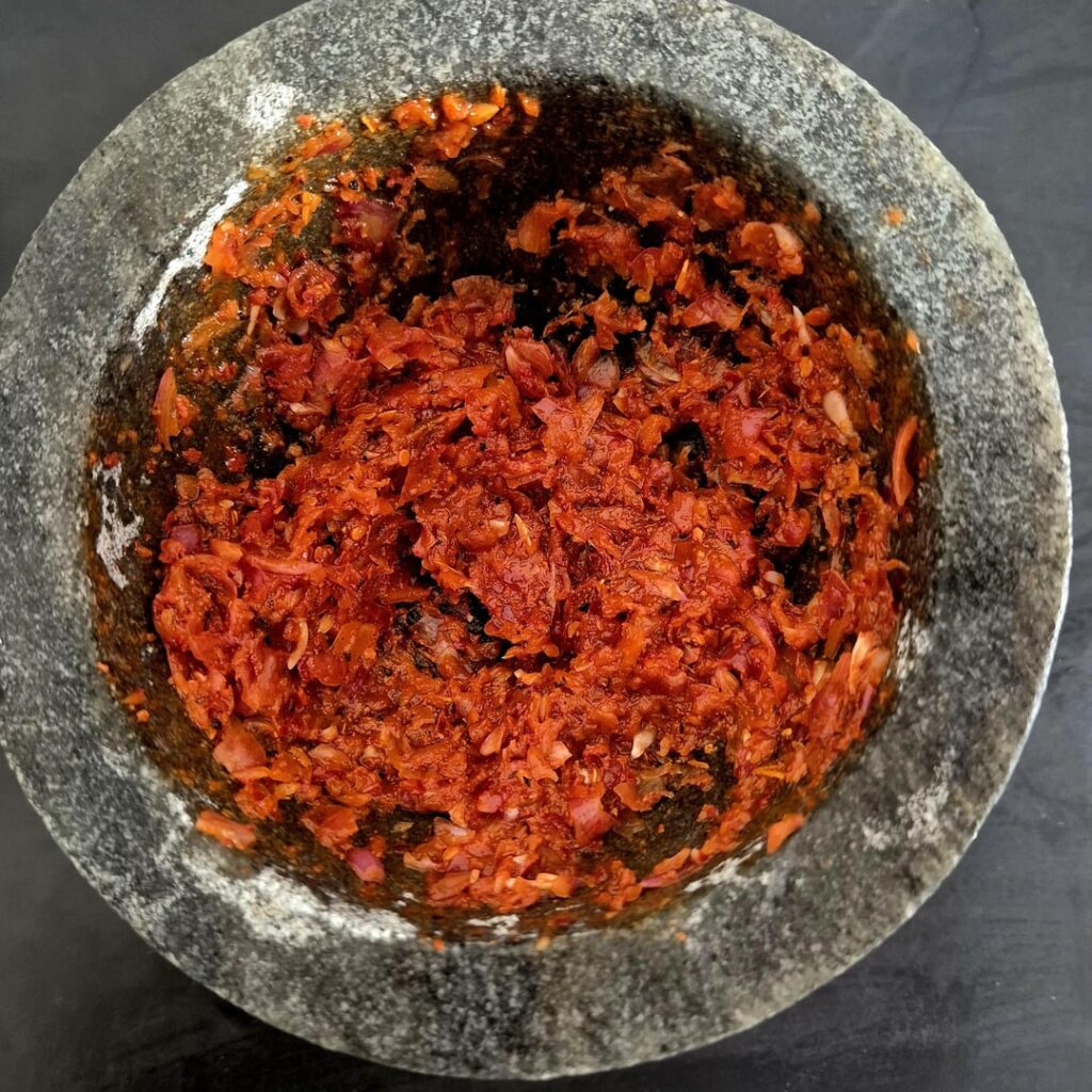 Sri Lankan lunu miris, my favorite condiment Sri Lankan lunu miris, my favorite condiment