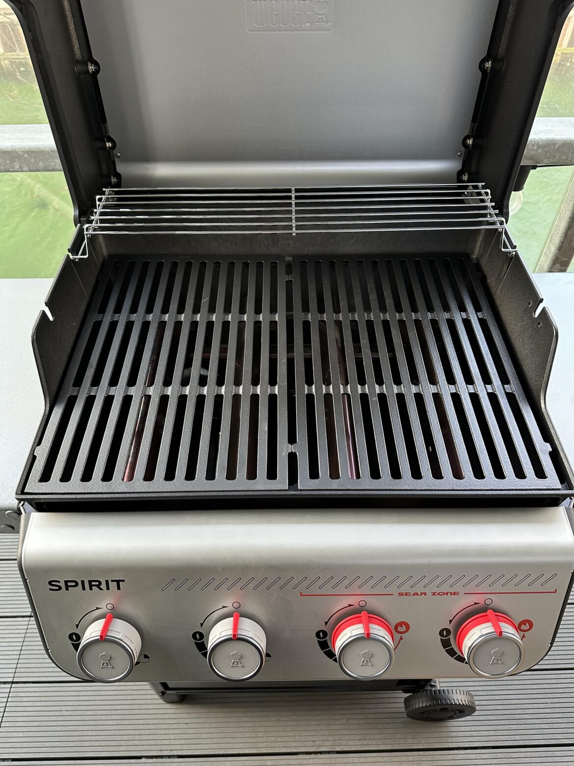 Replaced the Weber Crafted grates that comes with the new Spirit 425 with Weber's two piece grates. So much better and easier to work with.