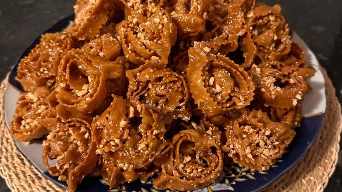 الشباكية المغربية على حقها وطريقها بدون دلك هشيشة مع طريقة تشبيك كتجي معلكة ولذيذة الشباكية المغربية على حقها وطريقها بدون دلك هشيشة مع طريقة تشبيك كتجي معلكة ولذيذة