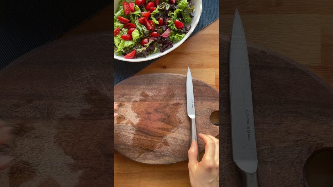 Delicious Crispy lettuce & Blue cheese salad with pomegranate molasses #shorts #mediterraneansalad