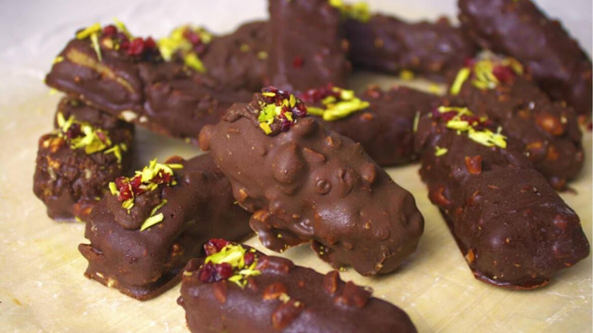 Snacks can be this healthy! No Bake Nutritious Energy Bar| Chocolate Snickers Style Oats & Nuts Bar