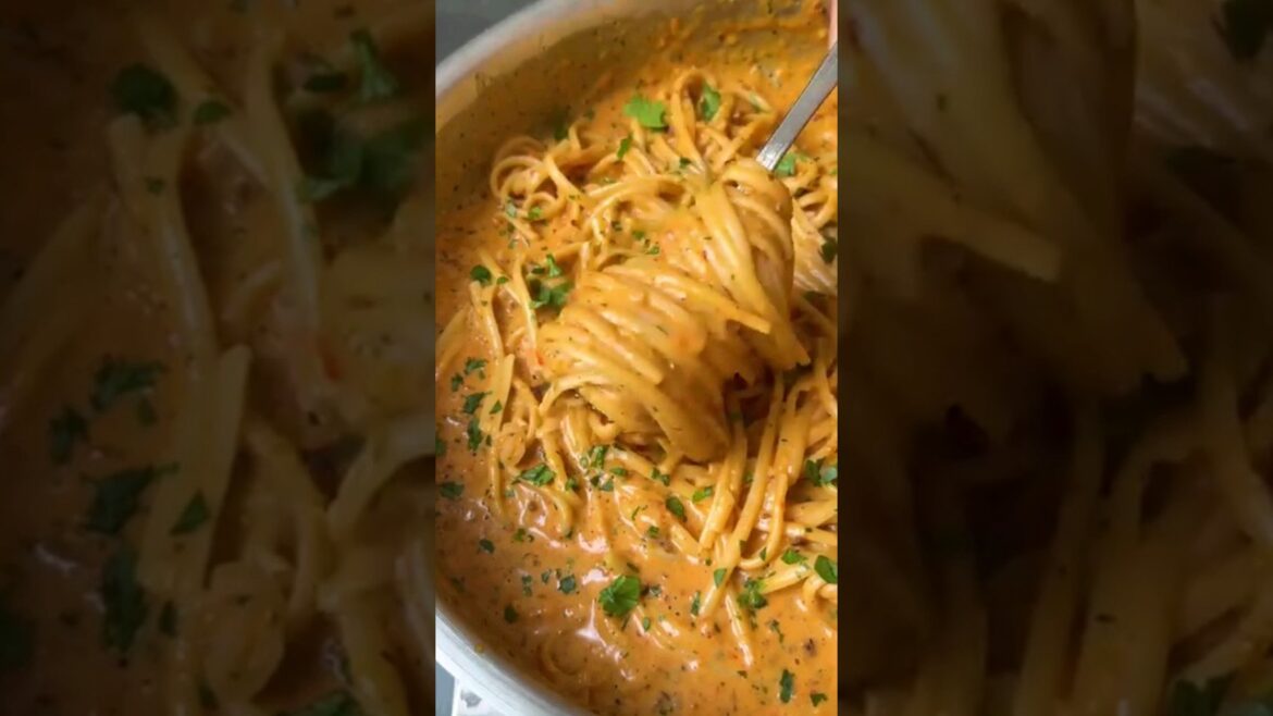 Creamy Red Pesto Pasta ❤️#pasta #food #dinner #recipe #easy #delicious #shorts #viralshorts #creamy