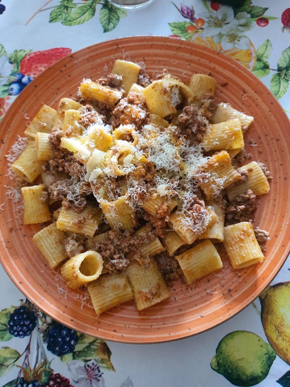 Half rigatoni, minced meat ragù and sausage with parmesan cheese
