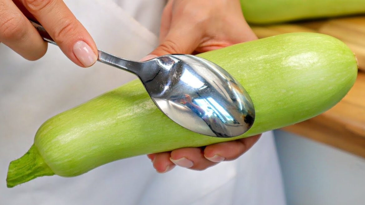If you have a spoon and a zucchini, make this delicious dinner! Easy Zucchini Recipe