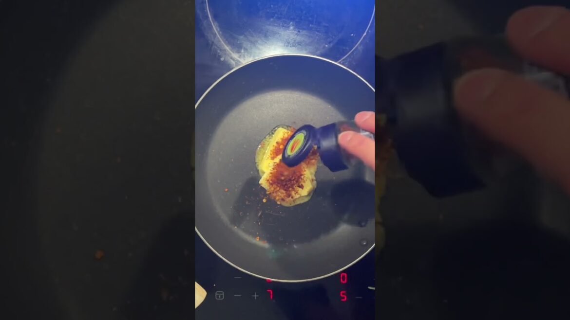 Turkish Red Lentil Soup (Mercimek Çorbası) is a simple, creamy, and delicious soup! #redlentilsoup