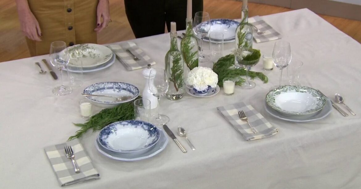 How to set a warm and festive holiday table