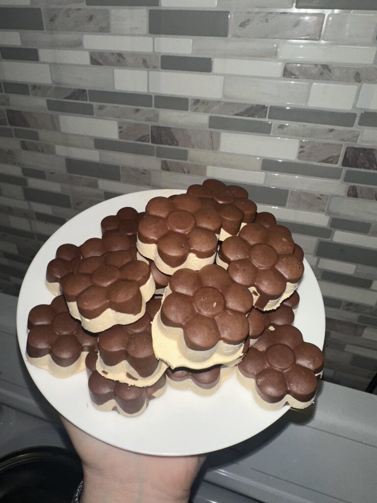 Pb fluff chocolate flowers ~51 cals