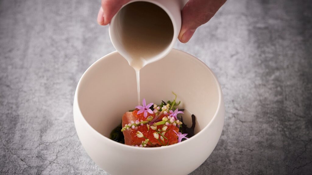 Evoking memories and creating the future. Based in the theme of aroma, ‘apothéose’ presents the terroir of Japan Evoking memories and creating the future. Based in the theme of aroma, ‘apothéose’ presents the terroir of Japan