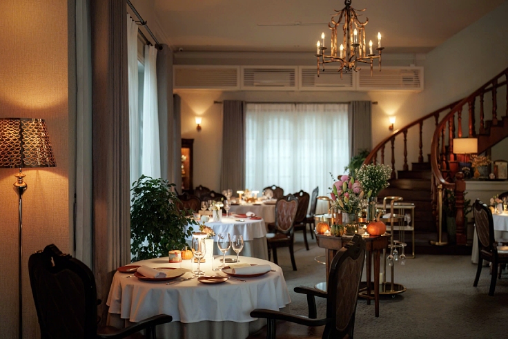 Don’t want to deal with the cooking hassle? You can also head over to La Villa restaurant. (© La Villa)