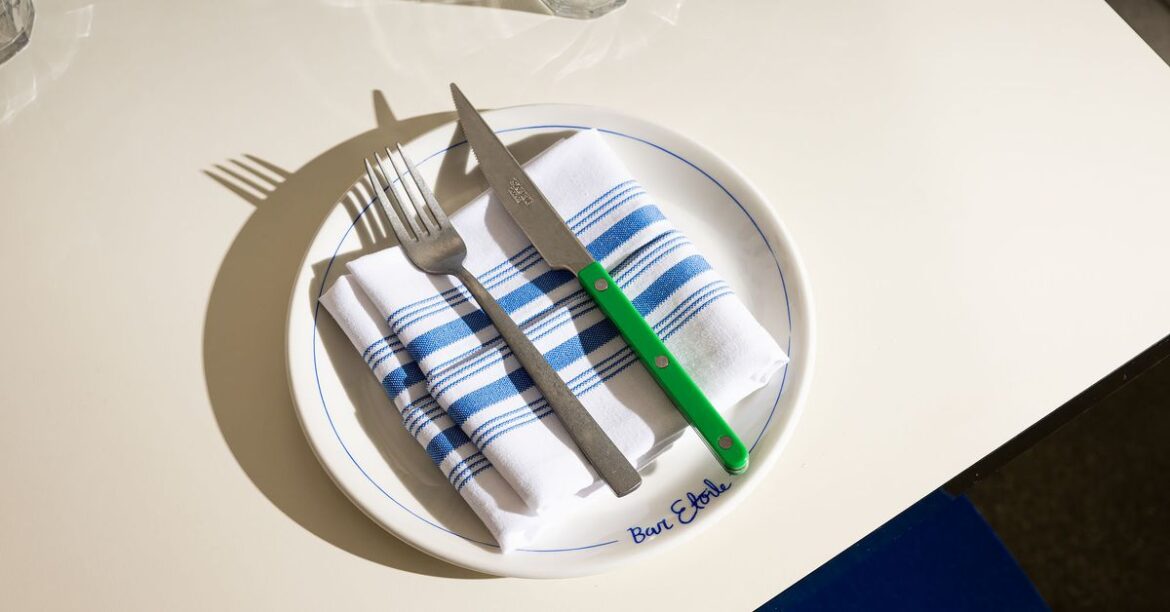 French Restaurant Bar Etoile Brings a Slice of Paris to Los Angeles French Restaurant Bar Etoile Brings a Slice of Paris to Los Angeles