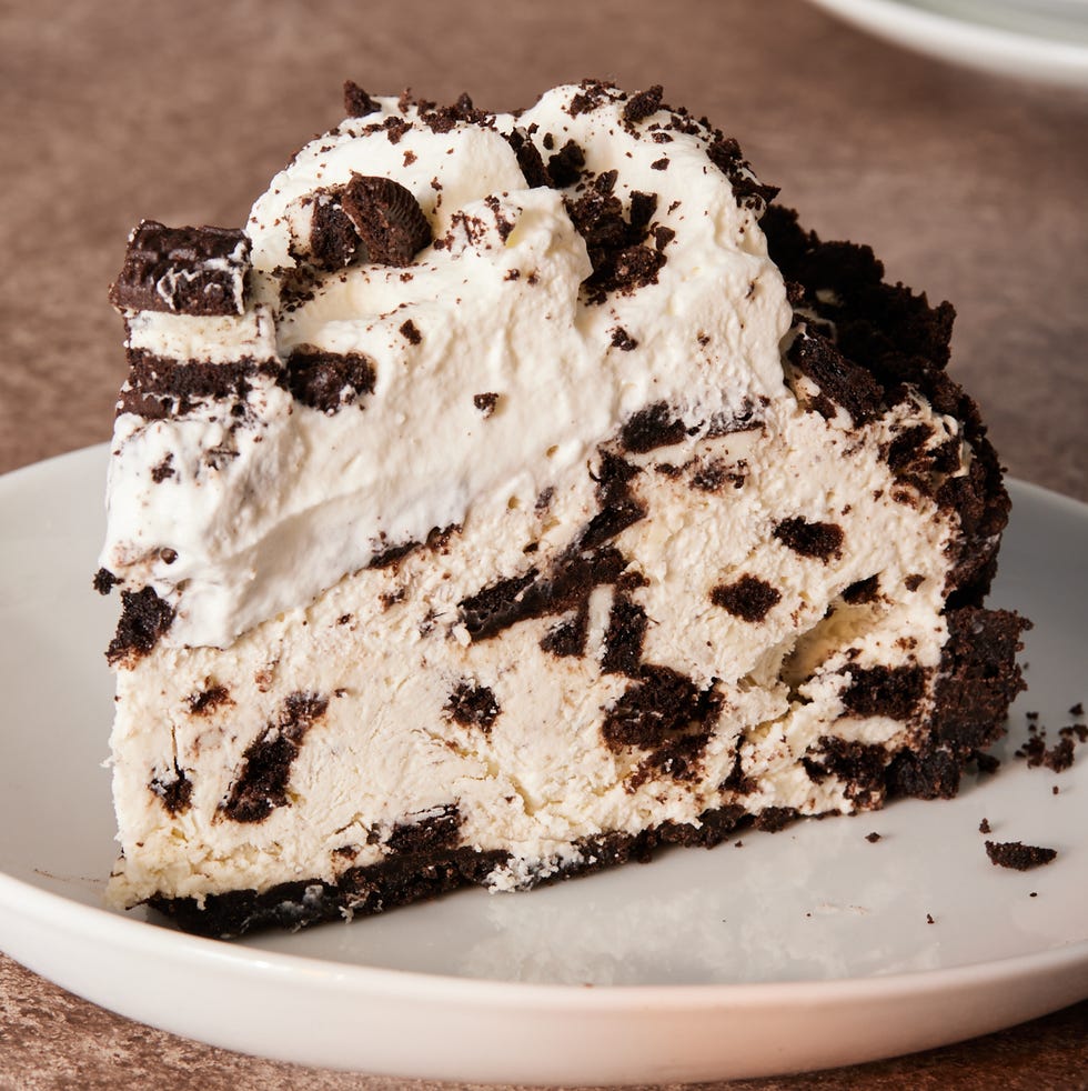 oreo cookie crust with whipped cream filling
