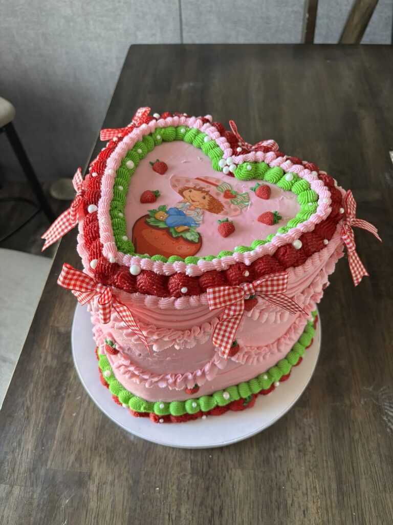 Cake reveal 😝🍓