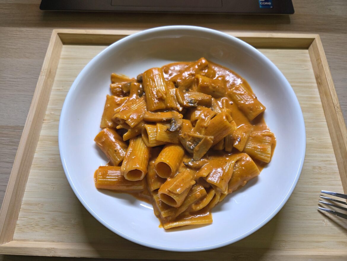 Creamy gochujang pasta for dinner