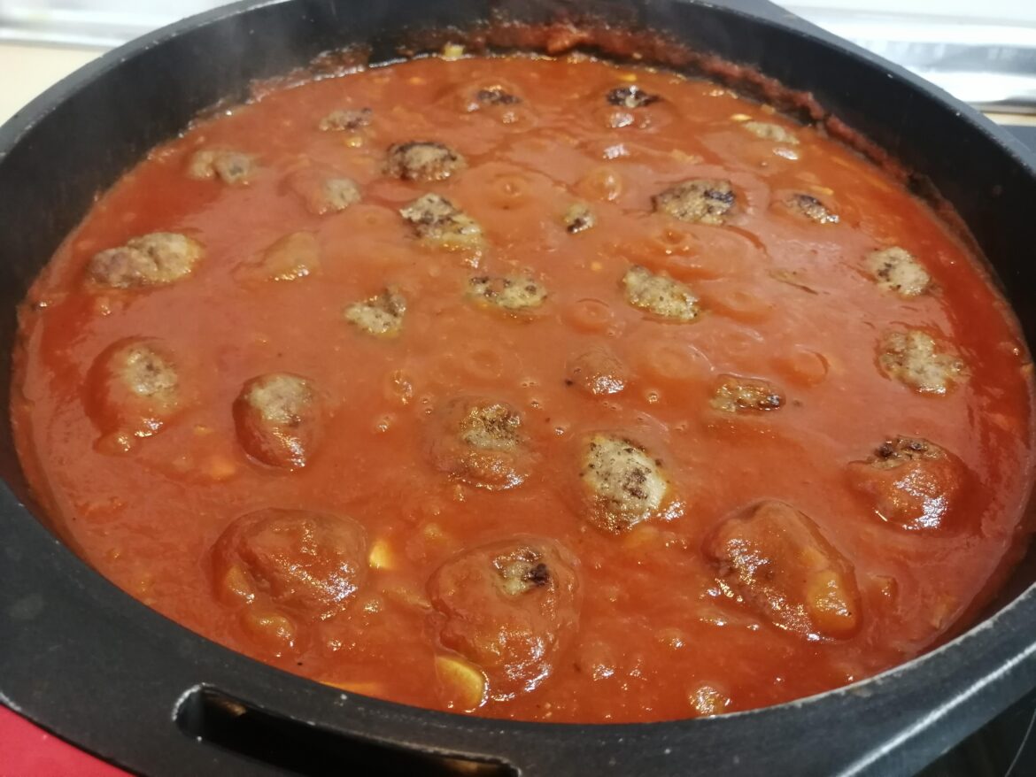Meatballs in tomato sauce.. 🇪🇸