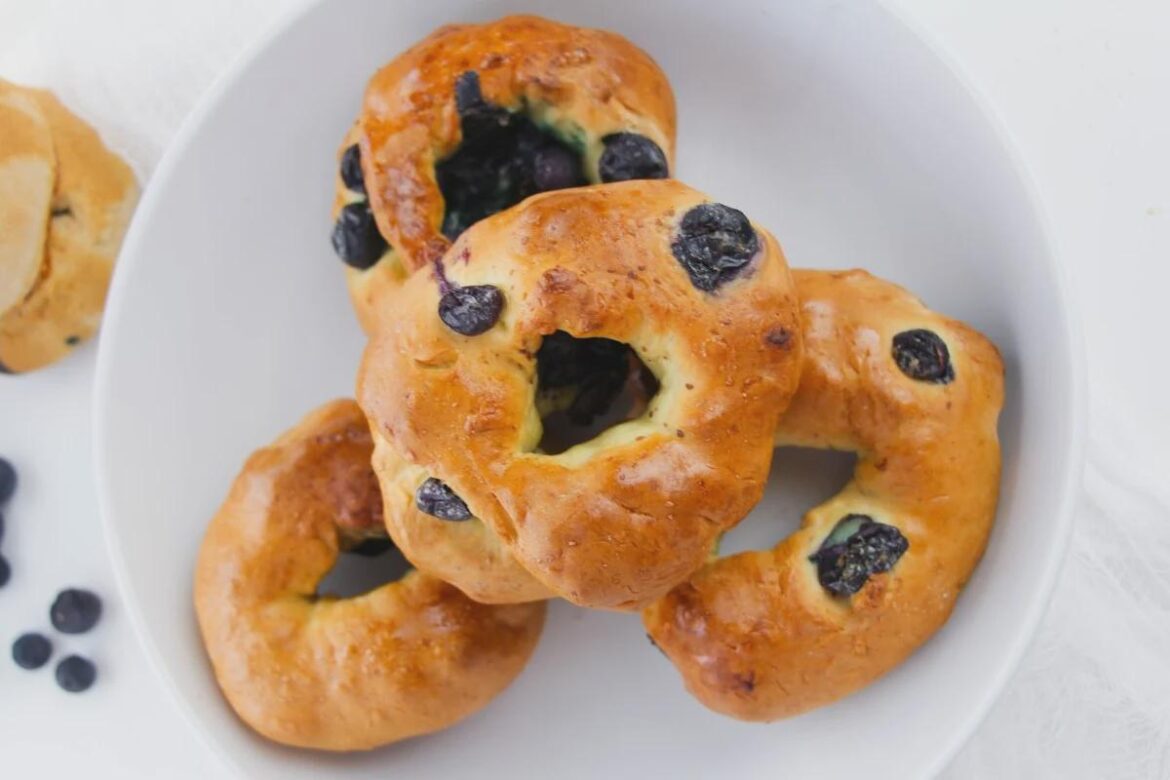 3 Ingredient Blueberry Bagels