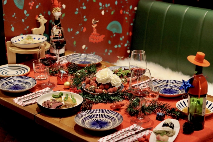 A Christmas dinner table at Tomatio, featuring the seasons signature red and green colors. Photo courtesy of Tomatio