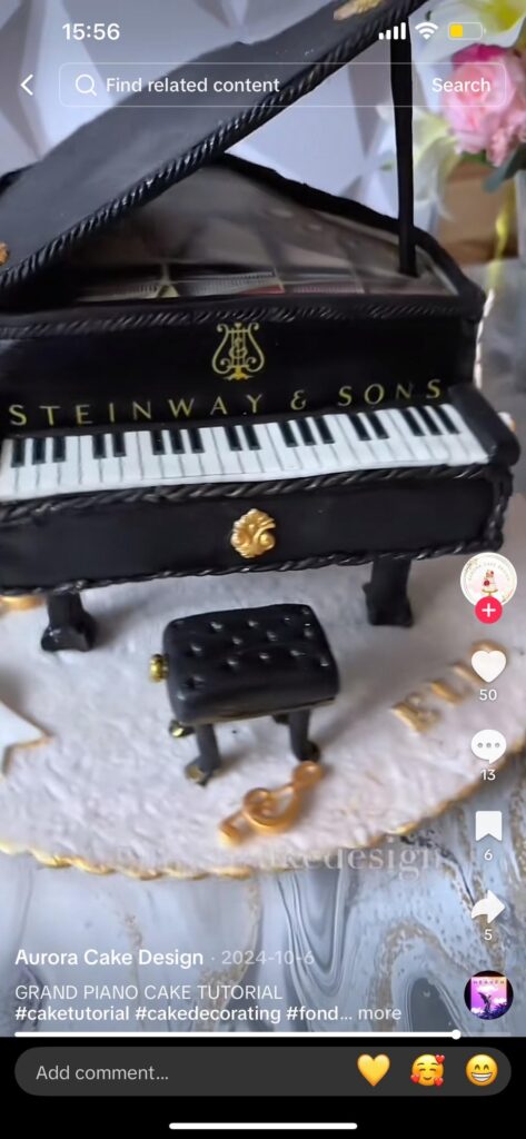 Grand piano cake