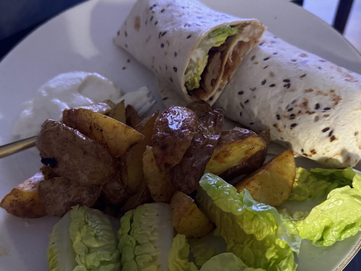 Veggie Gyros Wrap with potatoes - 530 Calorie
