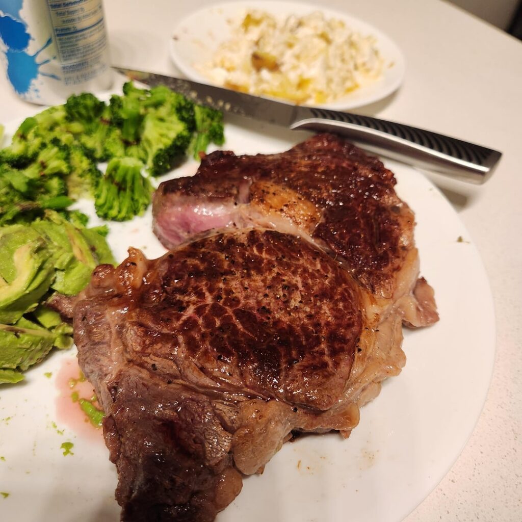 Happy Saturday everyone! Half hour at room temp, 4 min sear in ghee on either side in stainless steel with a 6 min rest afterwards