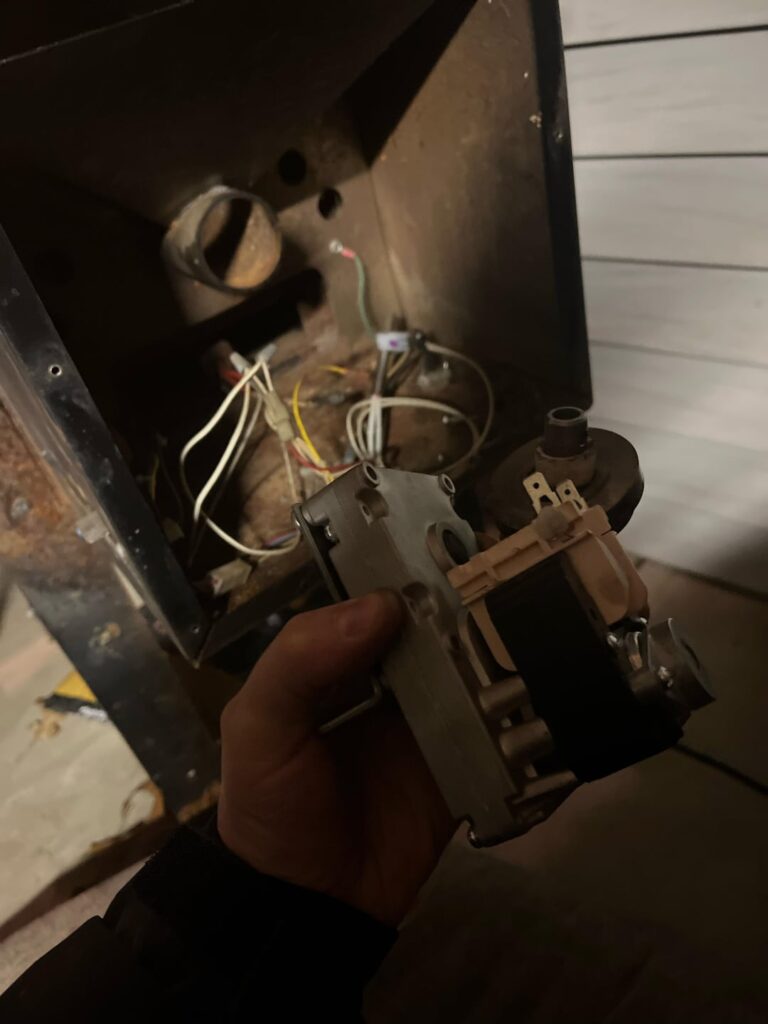 If anyone here has a sawtooth grill, would you be so kind as to post some pics of how the auger motor bolts up?