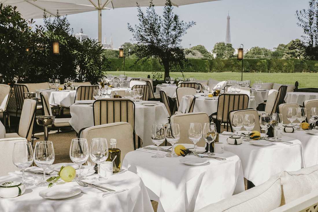 Chic outdoor seating at Loulou in the Tuileries Gardens with EIffel Tower views. ©Matthieu Salvaing