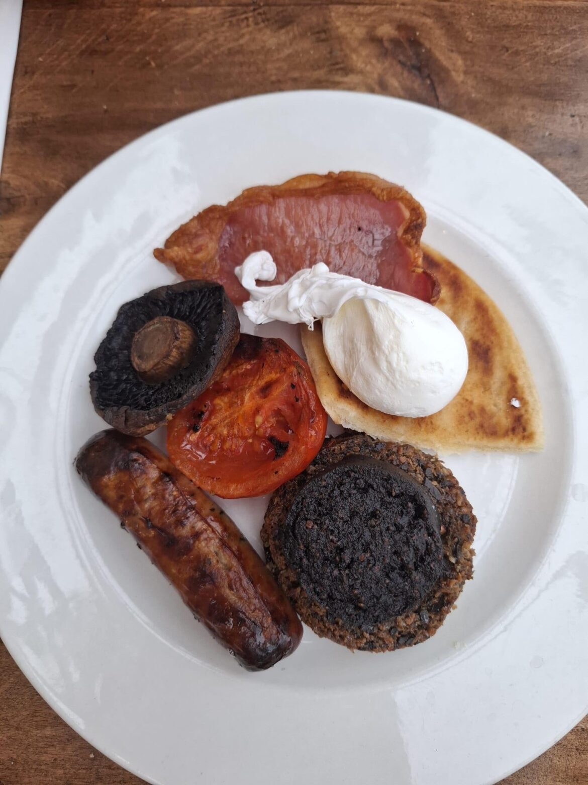 Scottish breakfast / first time trying haggis and tatties