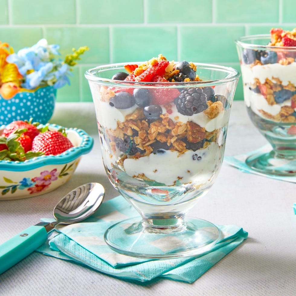 4th of july breakfast yogurt parfait