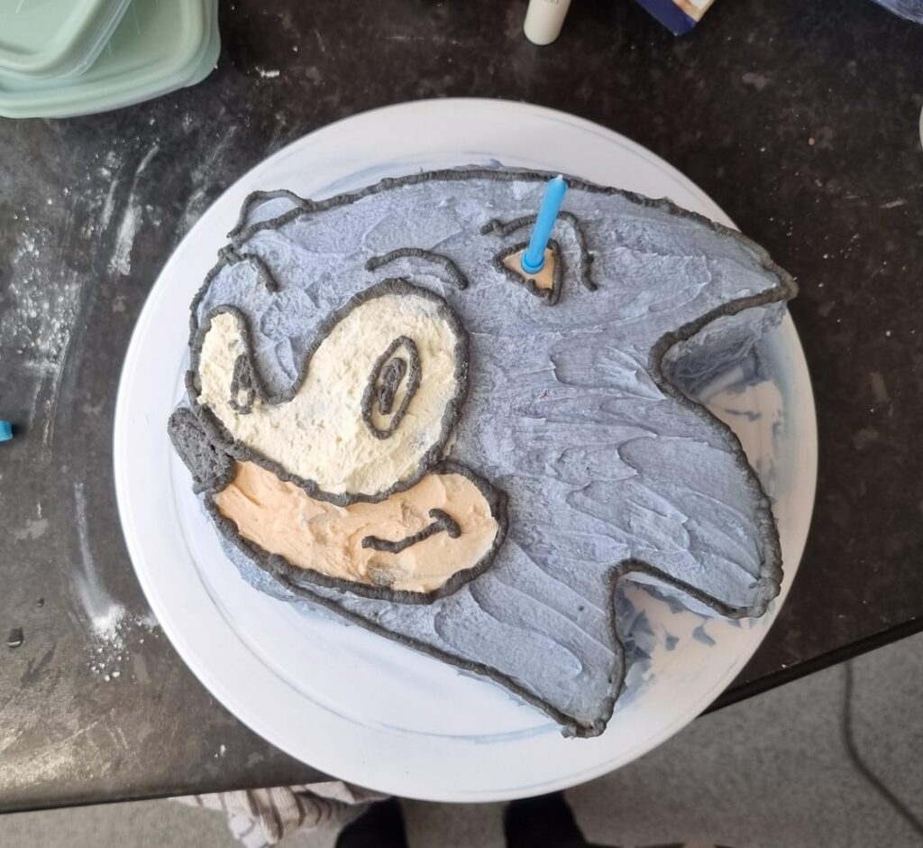 First time decorating a cake. Sonic.