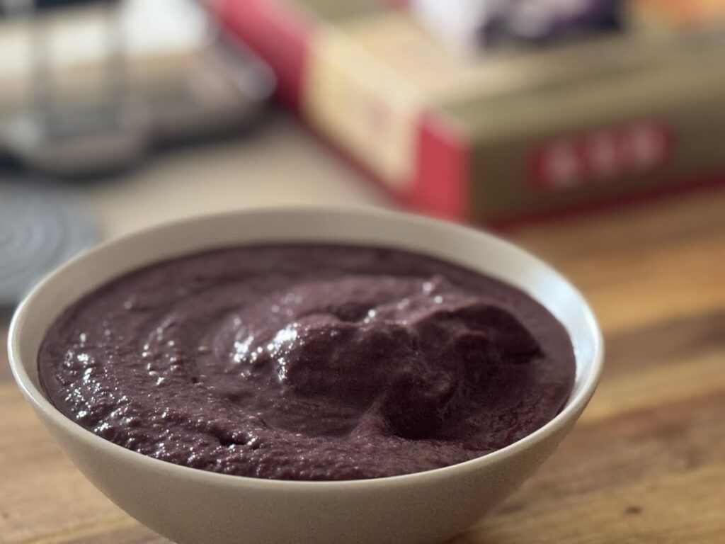 Massive keto açai bowl (2g net carbs / 160 kcal)