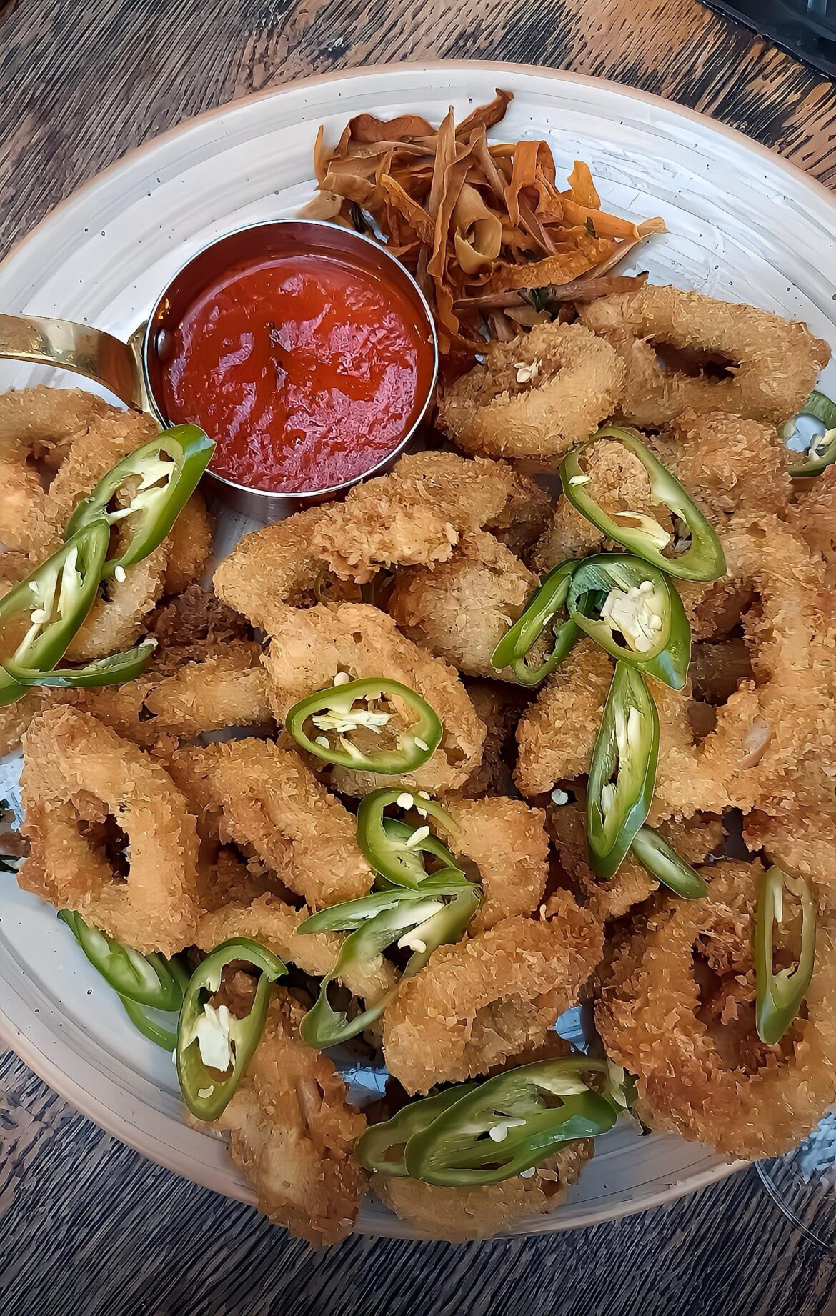 Spicy calamari rings with marinara dip! Please rate it!