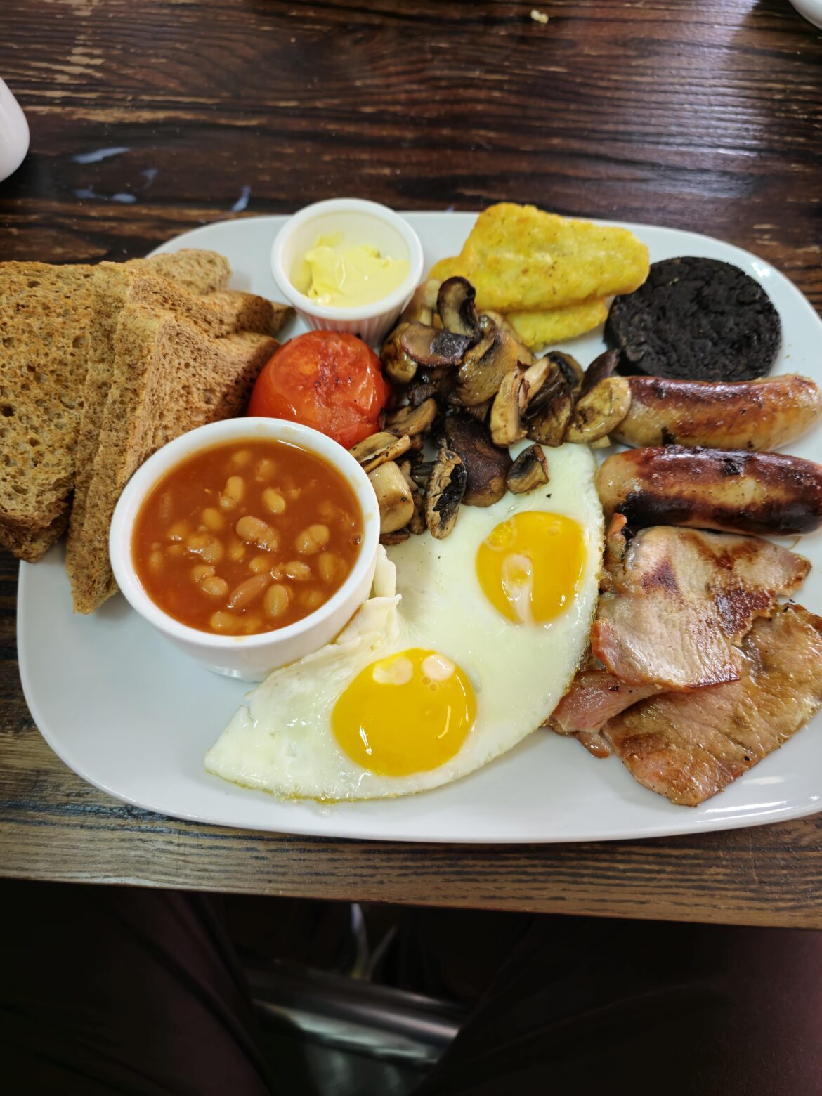 Large breakfast. Woodside cafe. Milton Keynes. Comes with filter coffee. 12 quid