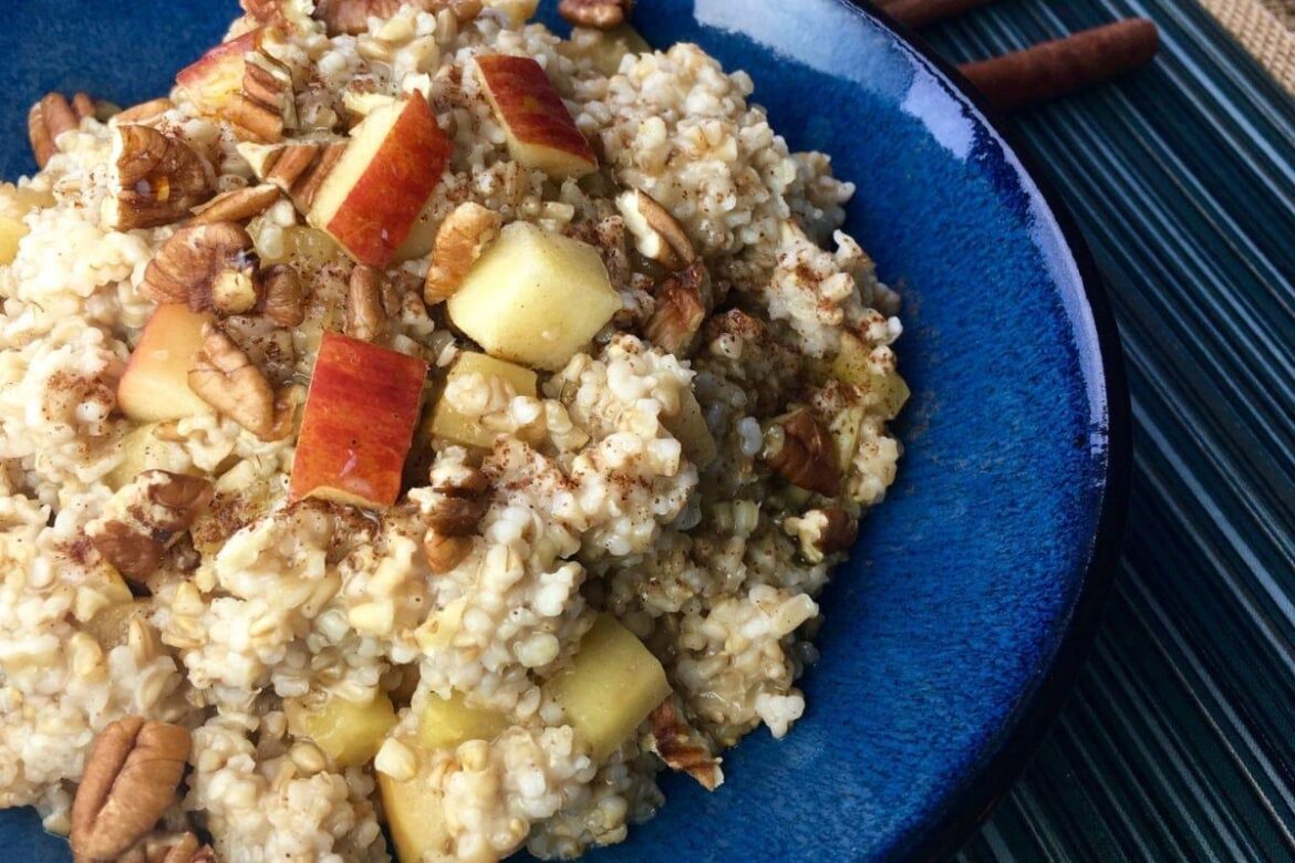 Slow Cooker Apple Cinnamon Oats