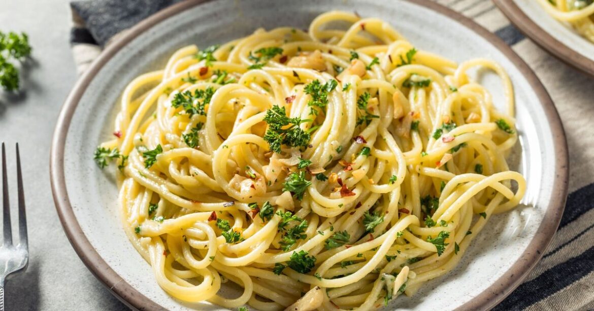 'Simple' spaghetti recipe using 'staple' ingredients is ready in 10 minutes