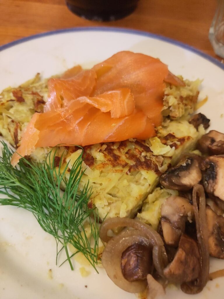 Swiss «Rösti», with smoked salmon, fried egg, and mushrooms