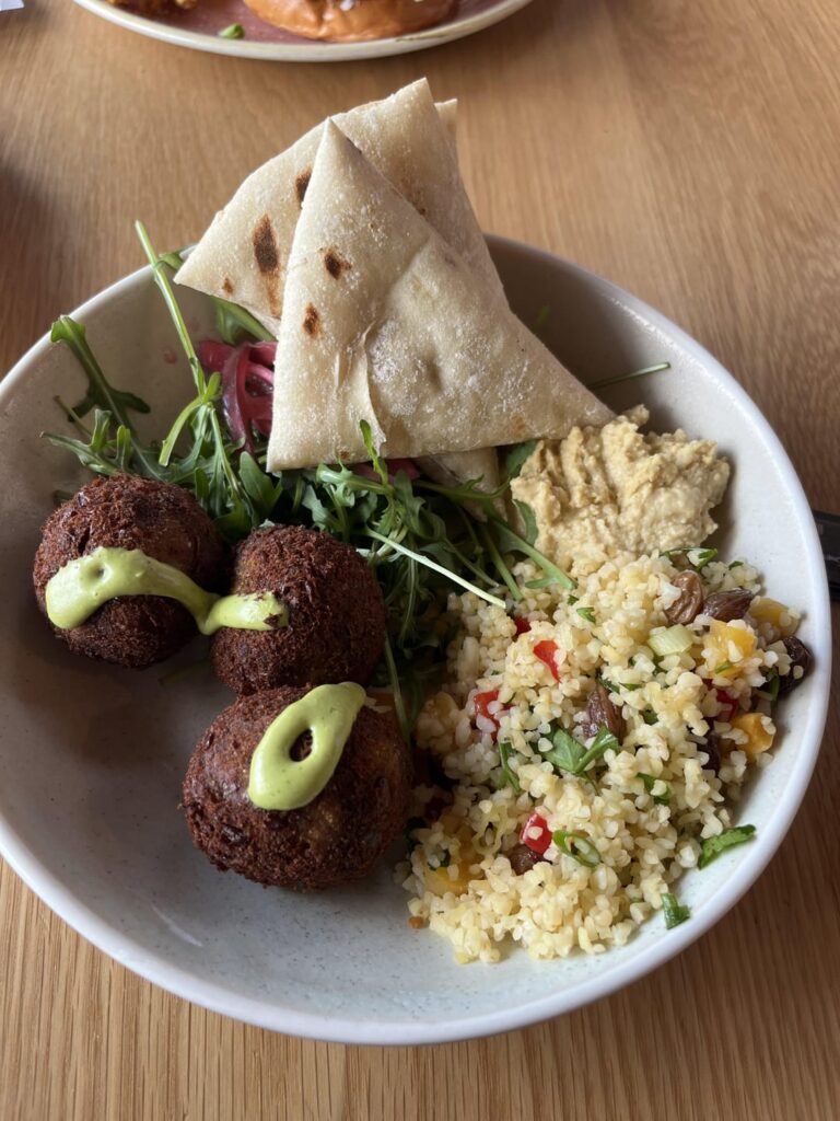 Calories in this falafel bowl ?