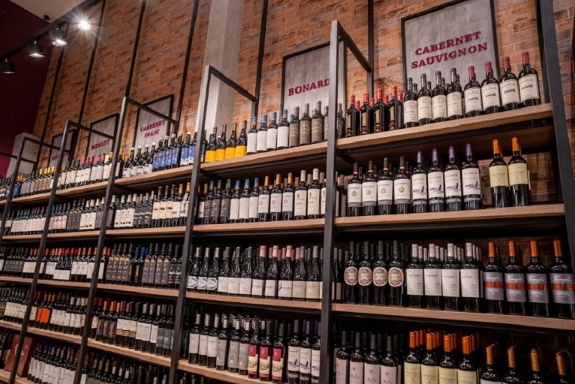 Labels are organized in a practical and attractive way, highlighting the products. Photo: Marcos Labanca/H2FOZ