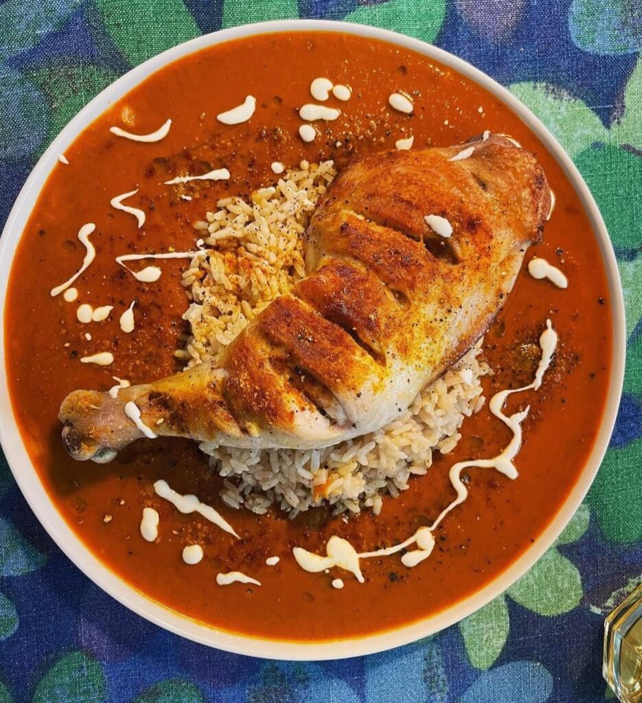 Seared chicken, rice, and curry-sauce w/ cream Seared chicken, rice, and curry-sauce w/ cream