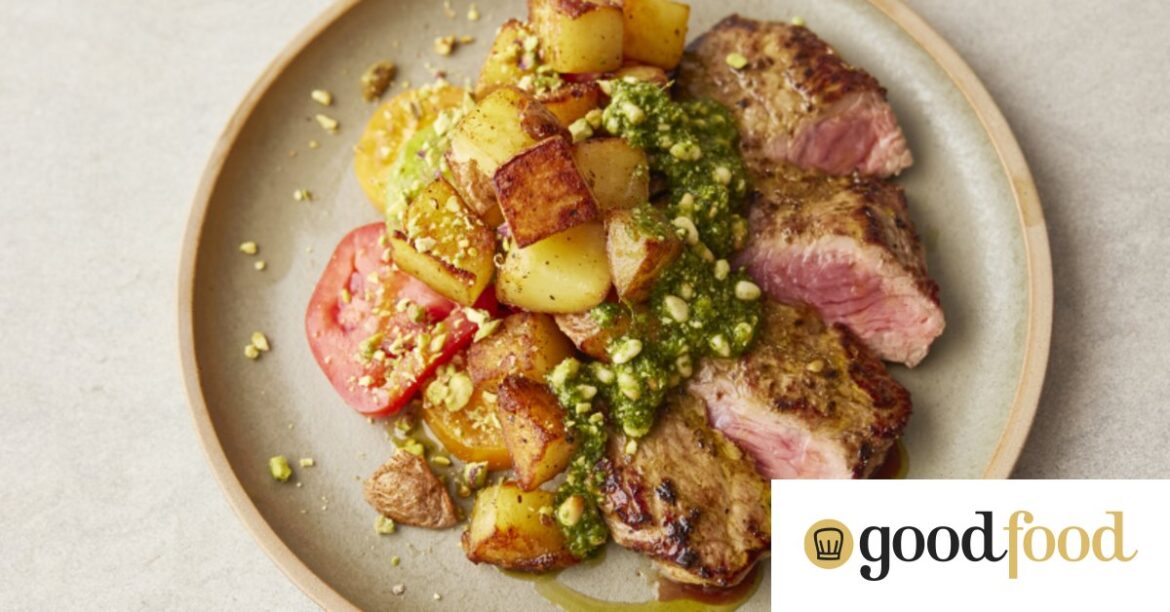 Jamie Oliver’s herby steak and crispy potatoes recipe Jamie Oliver’s herby steak and crispy potatoes recipe