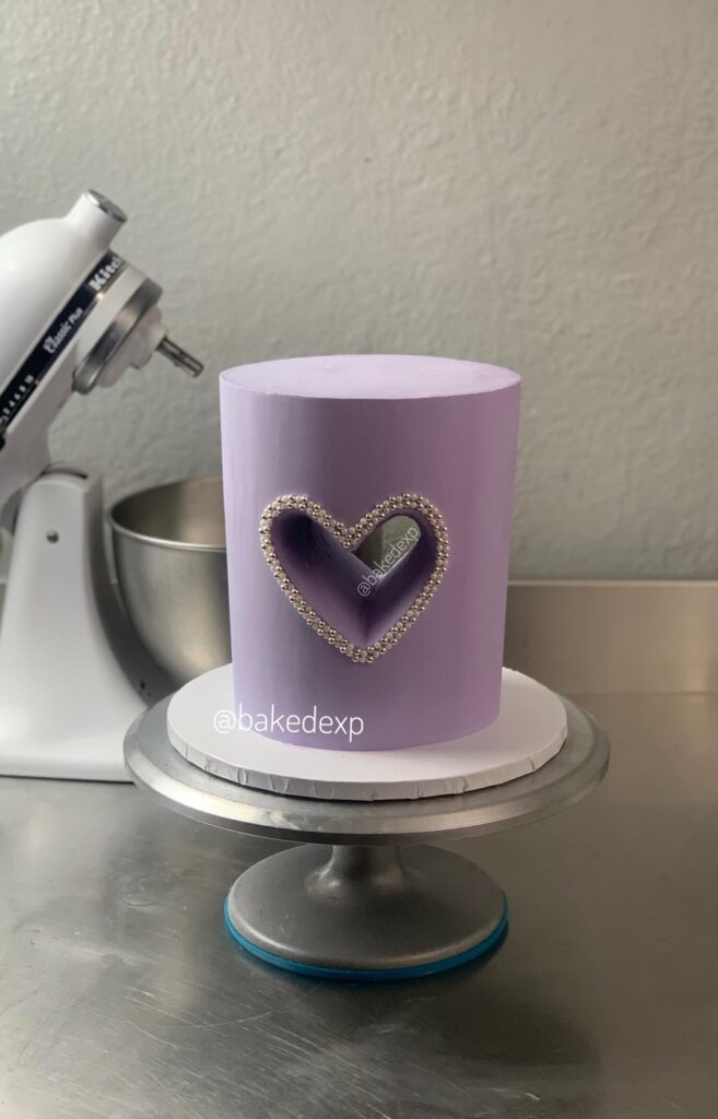 I cut a heart out of a cake and it didn’t collapse 🙌🏽