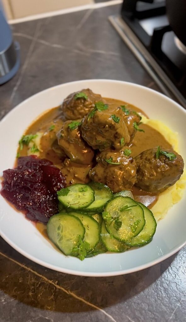 Needed a bit of comfort over the weekend so I made Swedish meatballs