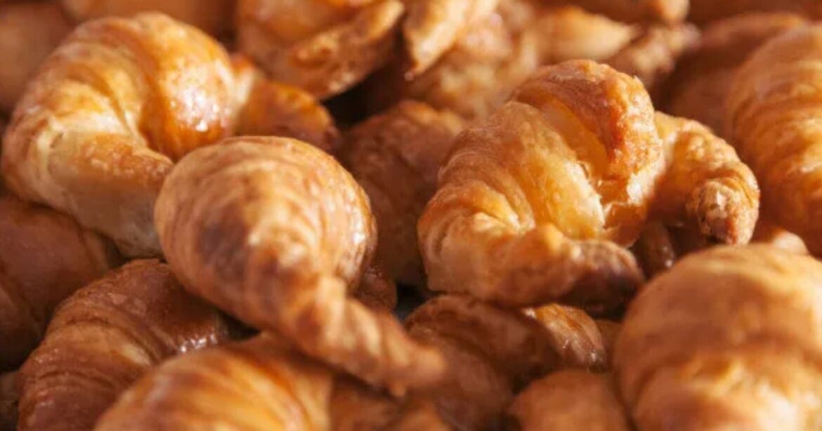 Italian Cornetto Vs French Croissant: What’s The Difference? Italian Cornetto Vs French Croissant: What's The Difference?