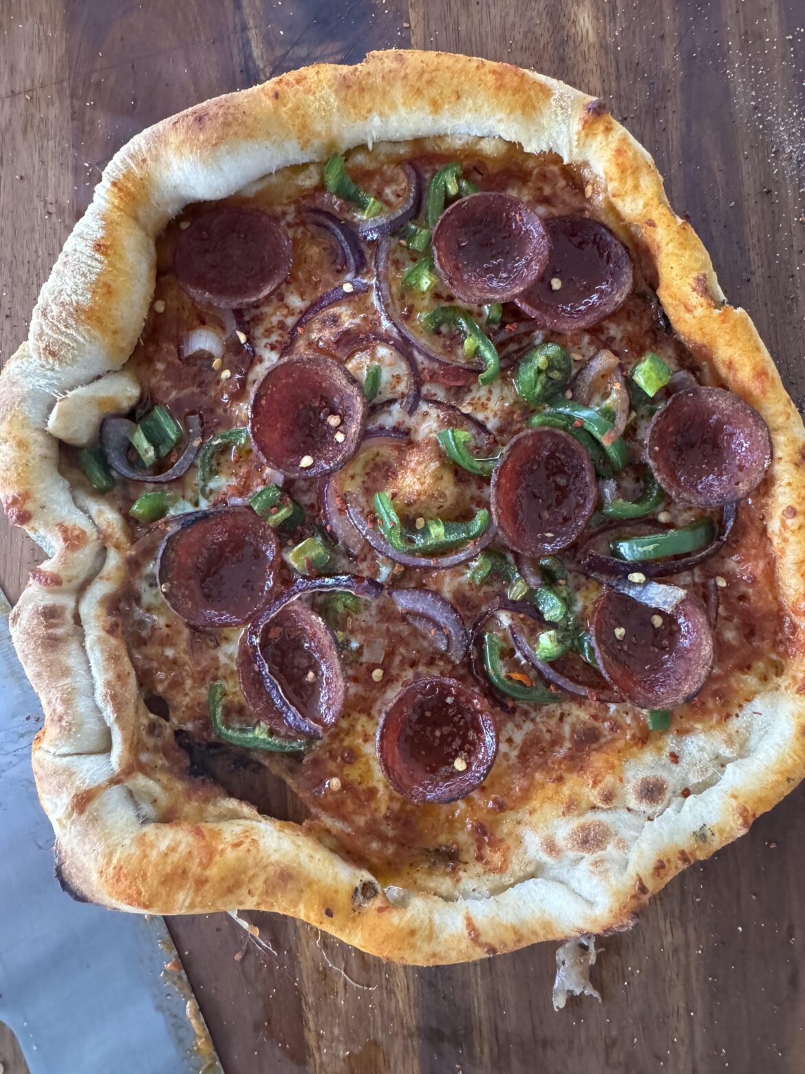 hot honey marinara sauce, fresh mozz, hot chorizo, jalapenos, red onions, drizzled with spicy red pepper olive oil, topped with crushed calabrian chili peppers